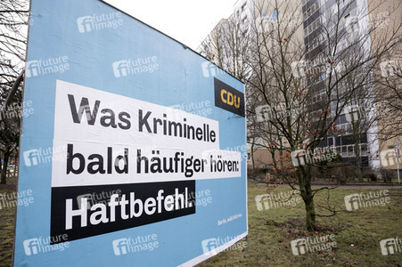 Wahlplakate zur Wiederholungswahl zum Abgeordnetenhaus in Berlin