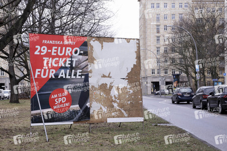 Wahlplakate zur Wiederholungswahl zum Abgeordnetenhaus in Berlin