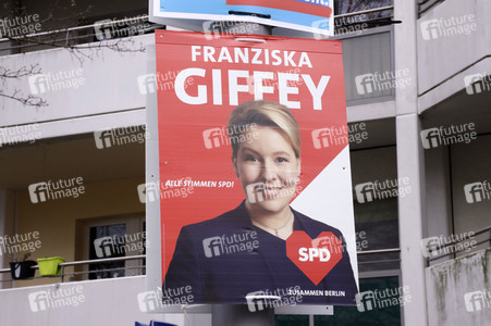 Wahlplakate zur Wiederholungswahl zum Abgeordnetenhaus in Berlin