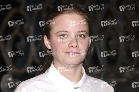 Besuch von Jasna Fritzi Bauer beim Musical 'Die Eiskönigin' in Hamburg