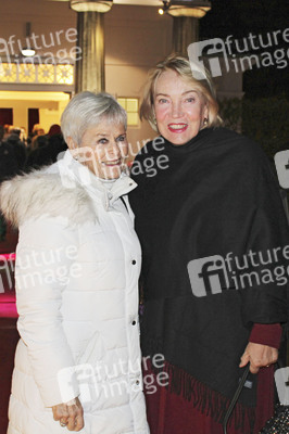 Theaterpremiere 'Eines langen Tages Reise in die Nacht' in Berlin