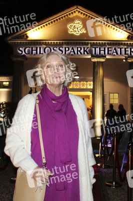 Theaterpremiere 'Eines langen Tages Reise in die Nacht' in Berlin