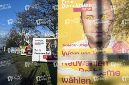 Wahlplakate zur Wiederholungswahl zum Abgeordnetenhaus in Berlin