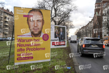 Wahlplakate zur Wiederholungswahl zum Abgeordnetenhaus in Berlin