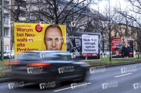 Wahlplakate zur Wiederholungswahl zum Abgeordnetenhaus in Berlin