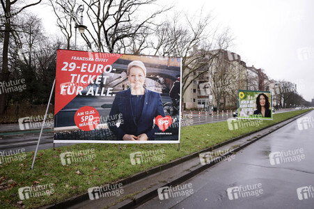 Wahlplakate von SPD und Bündnis 90/Die Grünen zur Wiederholungswahl in Berlin