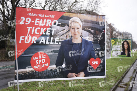 Wahlplakate von SPD und Bündnis 90/Die Grünen zur Wiederholungswahl in Berlin