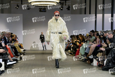 Marcel Ostertag Fashion Show auf der Berlin Fashion Week A/W 2023