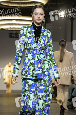 Marcel Ostertag Fashion Show auf der Berlin Fashion Week A/W 2023