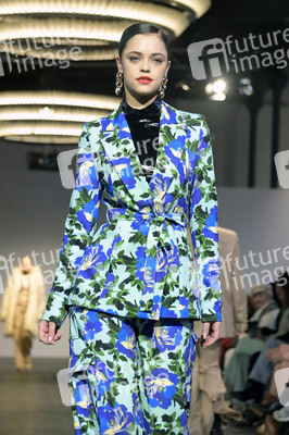 Marcel Ostertag Fashion Show auf der Berlin Fashion Week A/W 2023