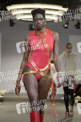 Marcel Ostertag Fashion Show auf der Berlin Fashion Week A/W 2023