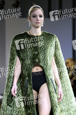 Rebekka Ruetz Fashion Show auf der Berlin Fashion Week A/W 2023