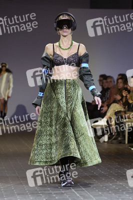 Rebekka Ruetz Fashion Show auf der Berlin Fashion Week A/W 2023