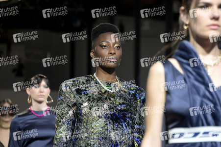 Rebekka Ruetz Fashion Show auf der Berlin Fashion Week A/W 2023