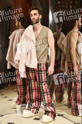 Anja Gockel Fashion Show auf der Berlin Fashion Week A/W 2023