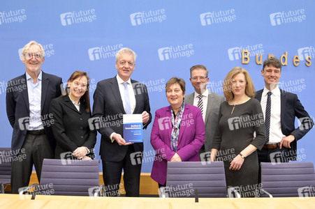 Bundespressekonferenz Wege zur Stärkung der Resilienz des deutschen Gesundheitssystems in Berlin
