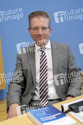 Bundespressekonferenz Wege zur Stärkung der Resilienz des deutschen Gesundheitssystems in Berlin