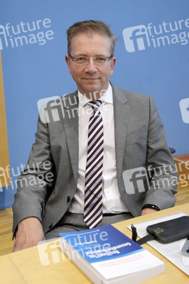 Bundespressekonferenz Wege zur Stärkung der Resilienz des deutschen Gesundheitssystems in Berlin