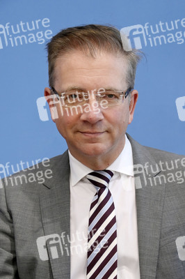 Bundespressekonferenz Wege zur Stärkung der Resilienz des deutschen Gesundheitssystems in Berlin