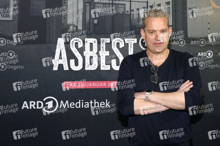 Seienpremiere 'Asbest' in Berlin