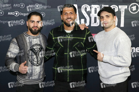 Seienpremiere 'Asbest' in Berlin