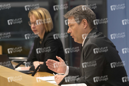Bundespressekonferenz Vorstellung des Jahreswirtschaftsberichts 2023 in Berlin