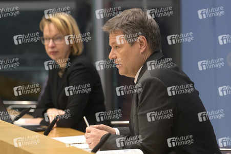 Bundespressekonferenz Vorstellung des Jahreswirtschaftsberichts 2023 in Berlin
