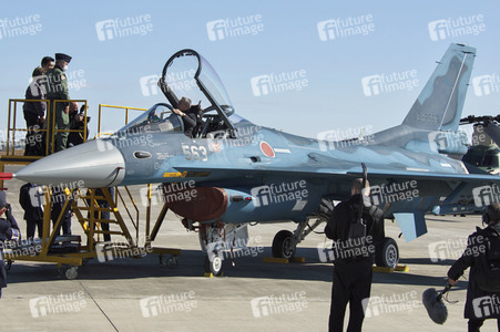 Jens Stoltenberg besucht die Iruma Air Base in Sayama