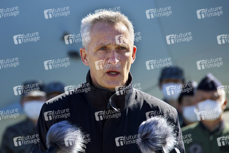 Jens Stoltenberg besucht die Iruma Air Base in Sayama