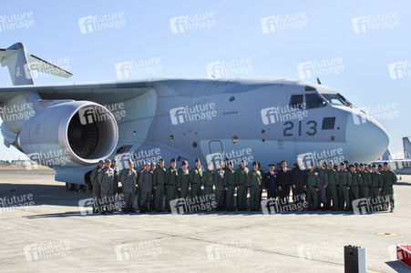 Jens Stoltenberg besucht die Iruma Air Base in Sayama