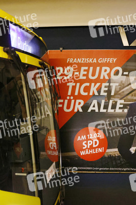 Symbolfoto 29-Euro-Ticket