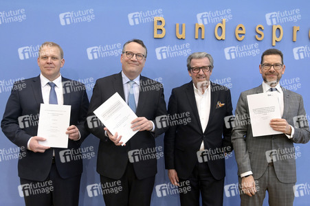 Bundespressekonferenz Vorstellung der Forderungen der Metall- und Elektro-Industrie in Berlin