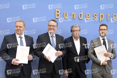 Bundespressekonferenz Vorstellung der Forderungen der Metall- und Elektro-Industrie in Berlin