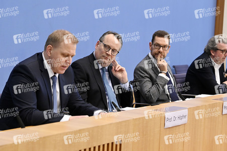 Bundespressekonferenz Vorstellung der Forderungen der Metall- und Elektro-Industrie in Berlin