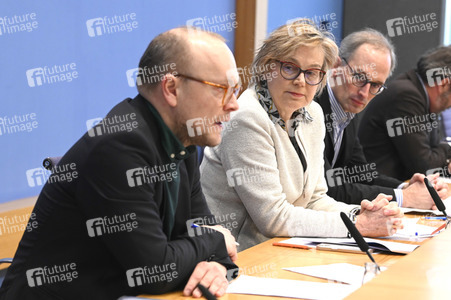 Bundespressekonferenz 100 Tage ExpertInnen-Kommission Gas- und Wärme in Berlin