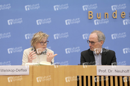 Bundespressekonferenz 100 Tage ExpertInnen-Kommission Gas- und Wärme in Berlin