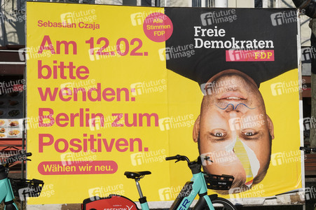 Wahlplakate zur Wiederholungswahl in Berlin