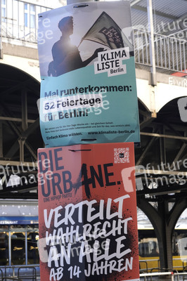 Wahlplakate zur Wiederholungswahl in Berlin