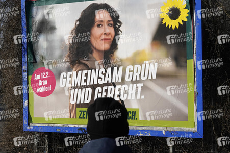 Wahlplakate zur Wiederholungswahl in Berlin