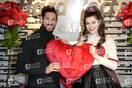 Fototermin mit Klaudia Giez und Adriano Salvaggio im Hard Rock Cafe Berlin