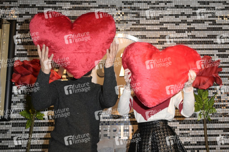 Fototermin mit Klaudia Giez und Adriano Salvaggio im Hard Rock Cafe Berlin