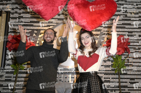 Fototermin mit Klaudia Giez und Adriano Salvaggio im Hard Rock Cafe Berlin