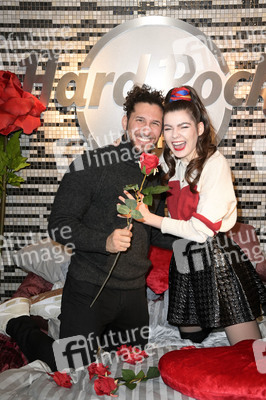 Fototermin mit Klaudia Giez und Adriano Salvaggio im Hard Rock Cafe Berlin