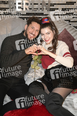 Fototermin mit Klaudia Giez und Adriano Salvaggio im Hard Rock Cafe Berlin