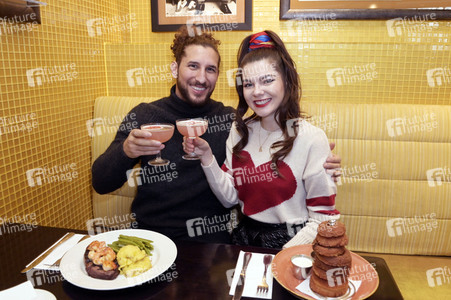 Fototermin mit Klaudia Giez und Adriano Salvaggio im Hard Rock Cafe Berlin