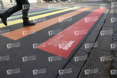 Regenbogen-Zebrastreifen für Bonn