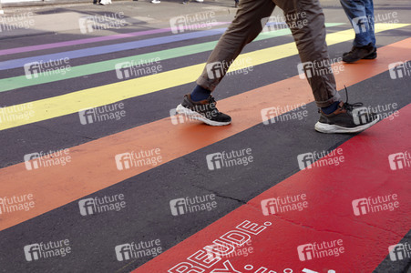 Regenbogen-Zebrastreifen für Bonn