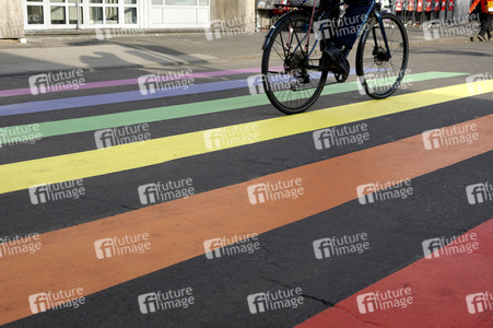 Regenbogen-Zebrastreifen für Bonn