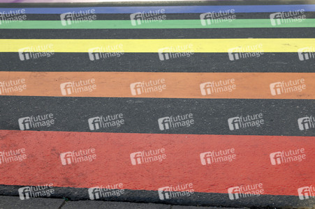 Regenbogen-Zebrastreifen für Bonn