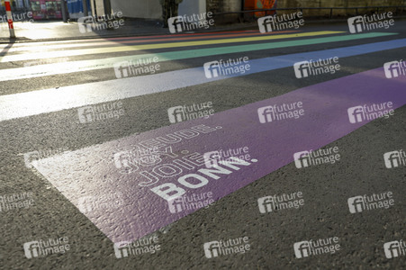Regenbogen-Zebrastreifen für Bonn